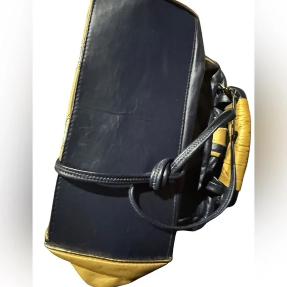 Rare Vintage Andre Nicole‎ Patriotic Gold US Flag Leather Crossbody Bowling Bag - Picture 6 of 9